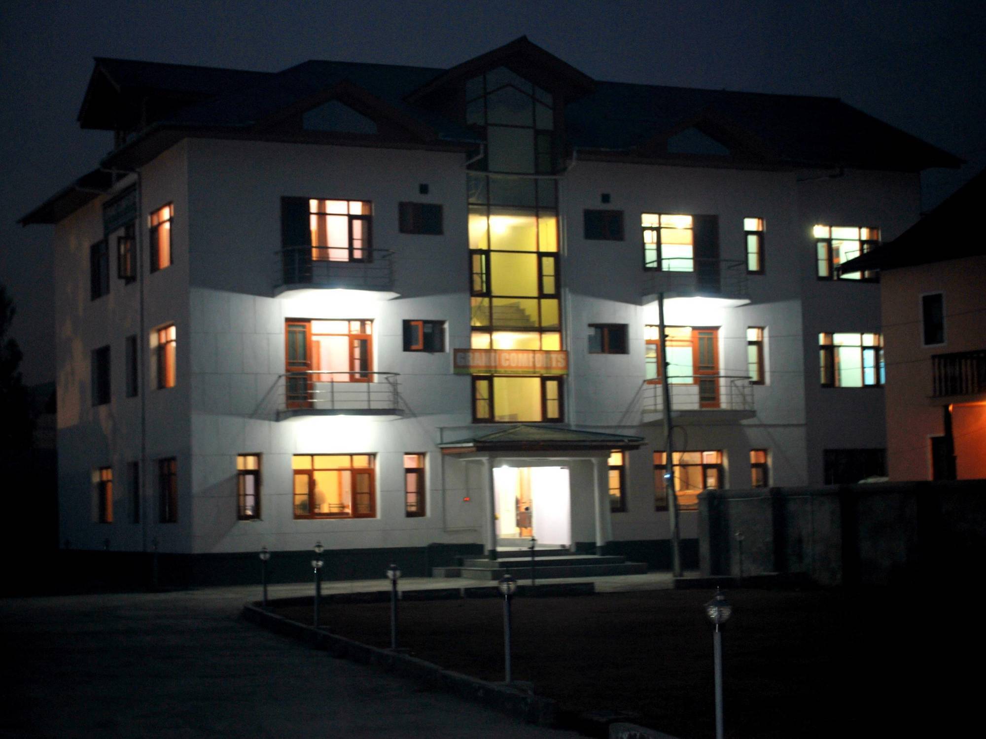 Fabhotel Grand Comforts Haidarpur Exteriör bild